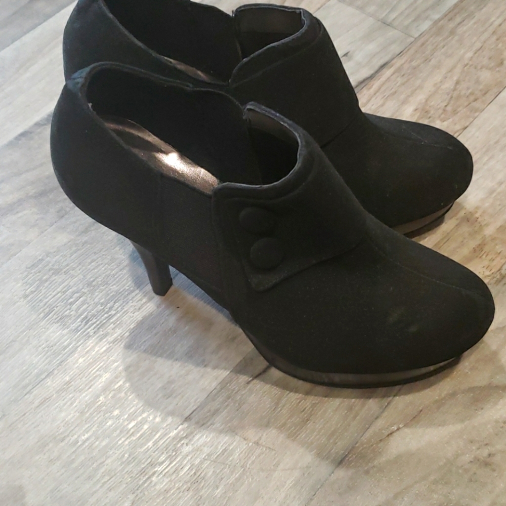 Fioni high heel ankle boots, Size 7, Black